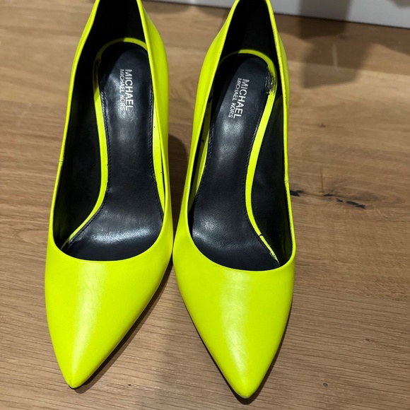 Michael Kors Pumps - Picture 2 of 4